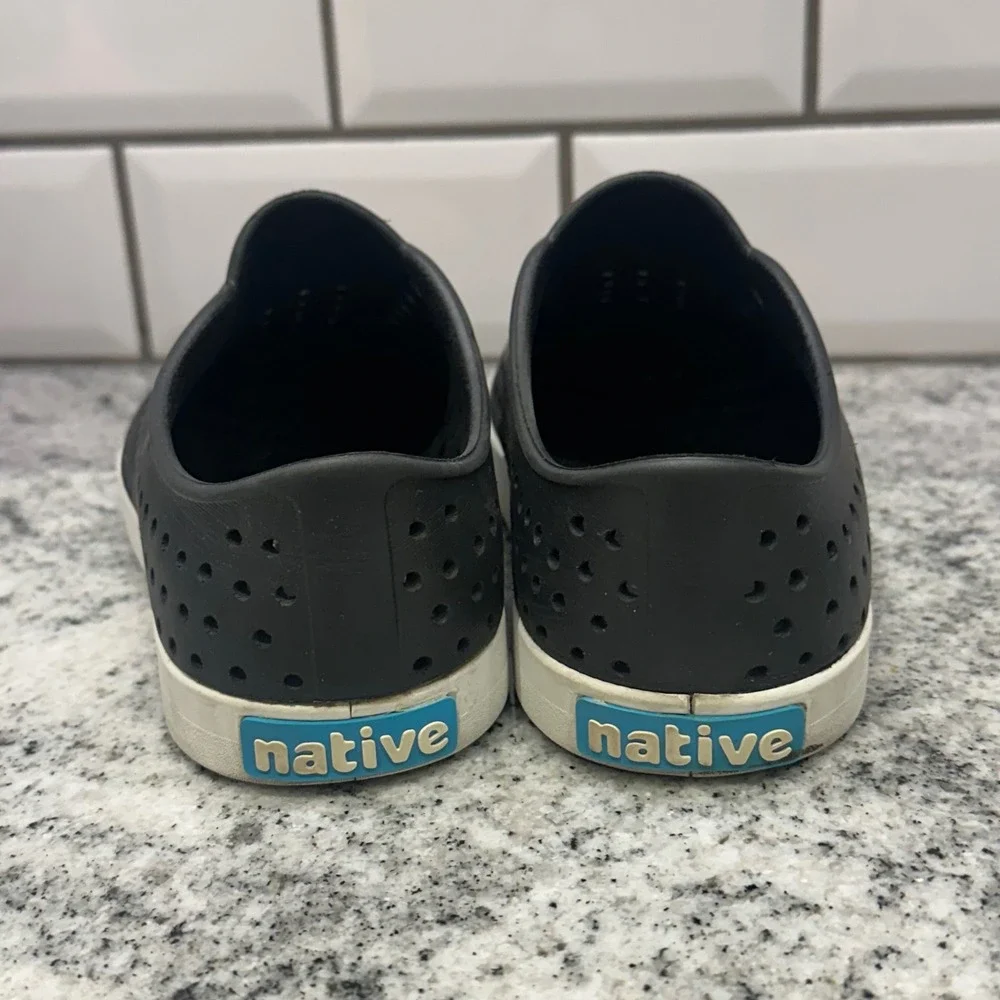 Native Kids Size 3 Jefferson Black Good Waterproof Slip‎ On Perforated Sneakers
